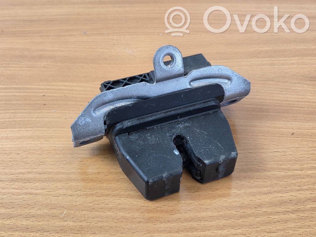 Ford Focus Takaluukun lukon salvan moottori 