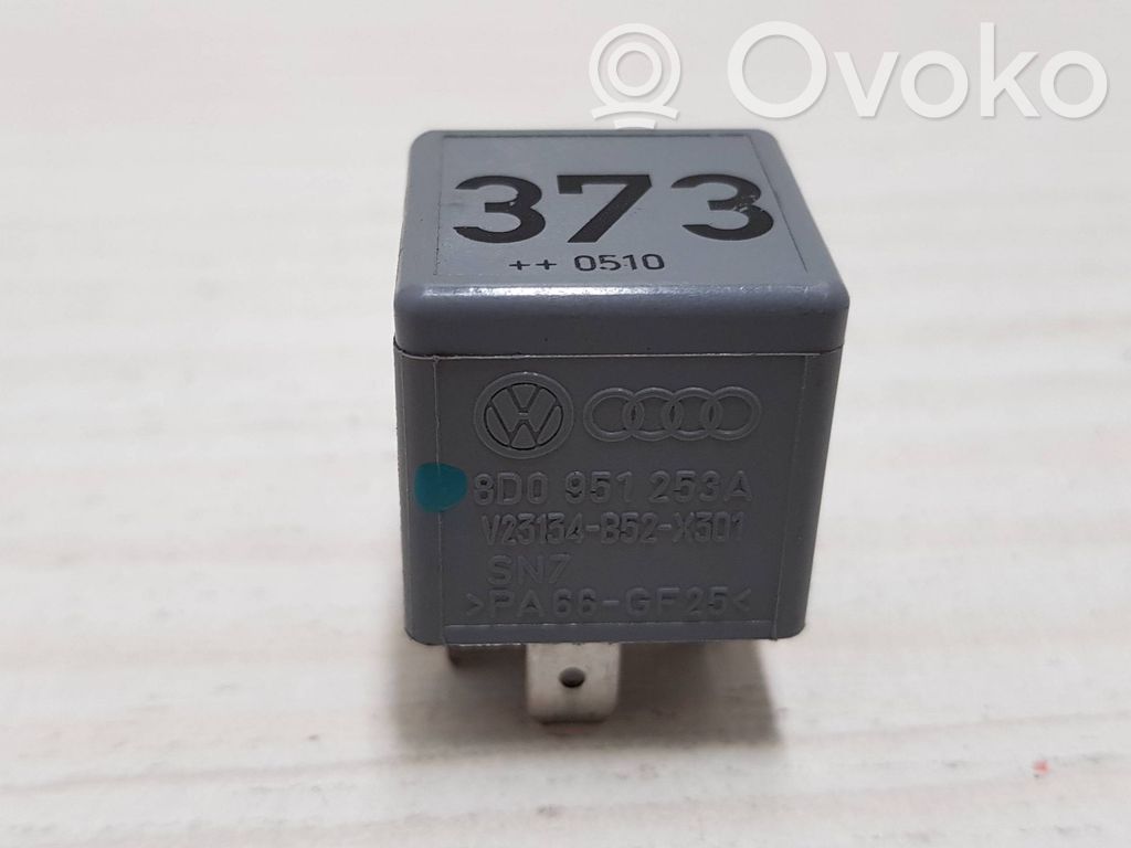 Audi A6 S6 C5 4B Muu rele 