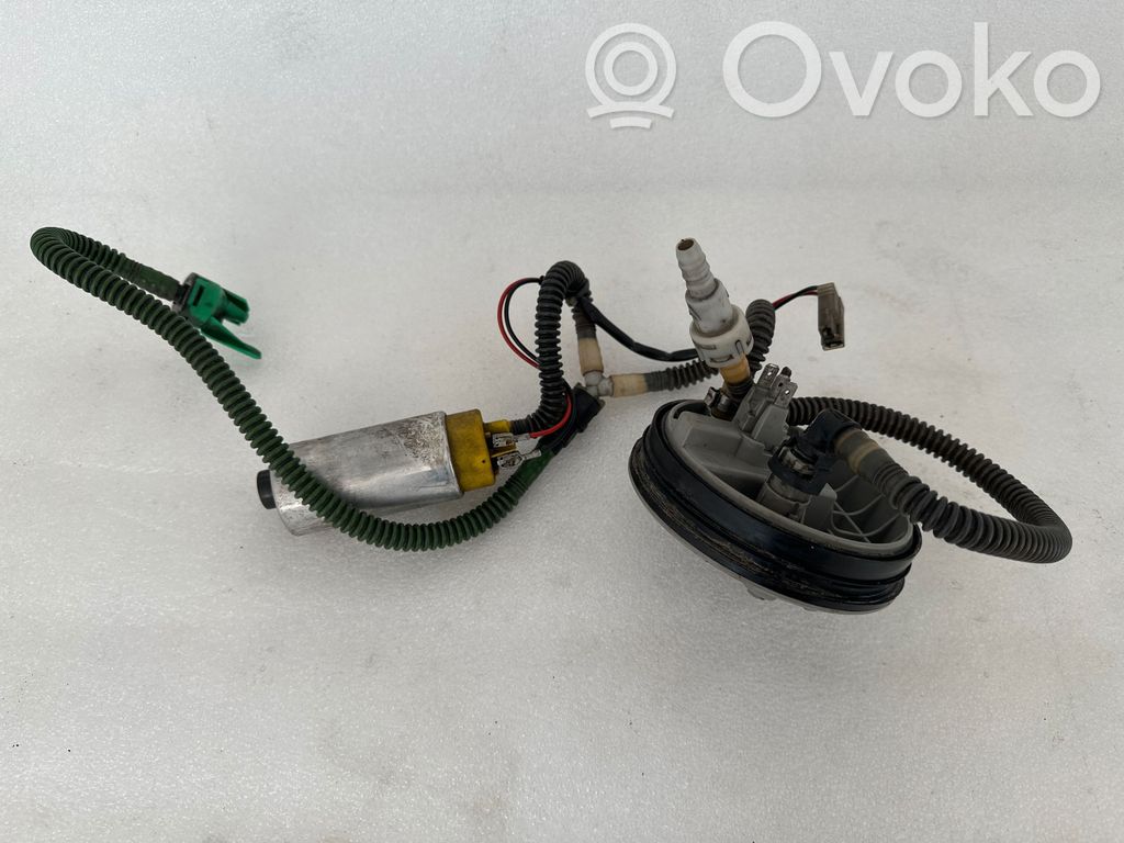Audi A4 S4 B5 8D Bomba interna de combustible 