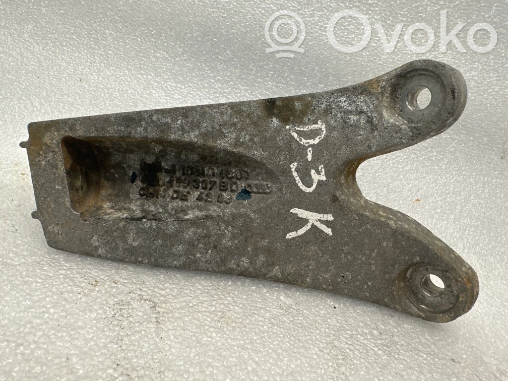 Audi A8 S8 D3 4E Engine mounting bracket 