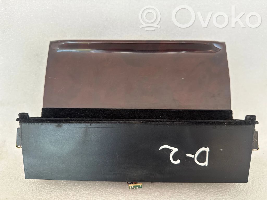 Audi A8 S8 D2 4D Peleninė panelėje 