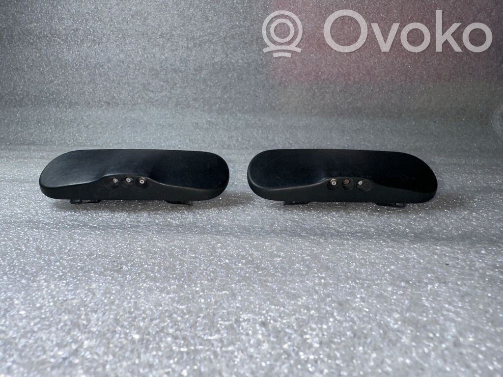 Audi Q7 4L Windshield washer spray nozzle 