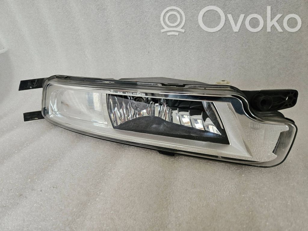 Volkswagen PASSAT B8 Światło przeciwmgłowe przednie 