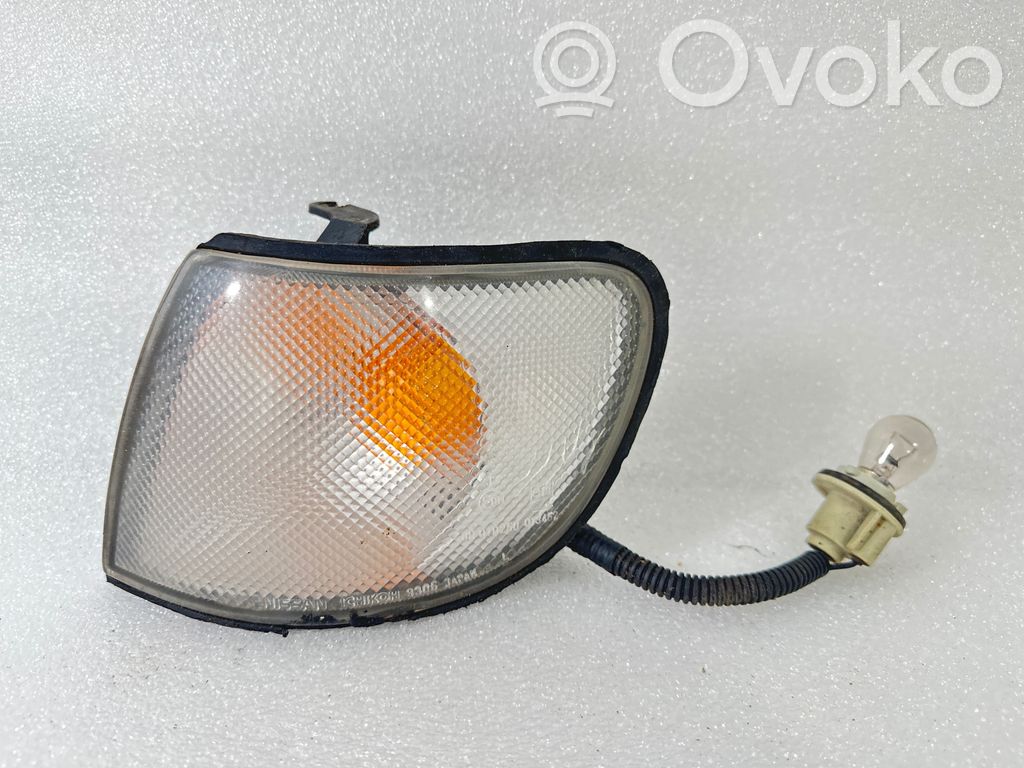 Nissan Sunny Kierunkowskaz przedni 