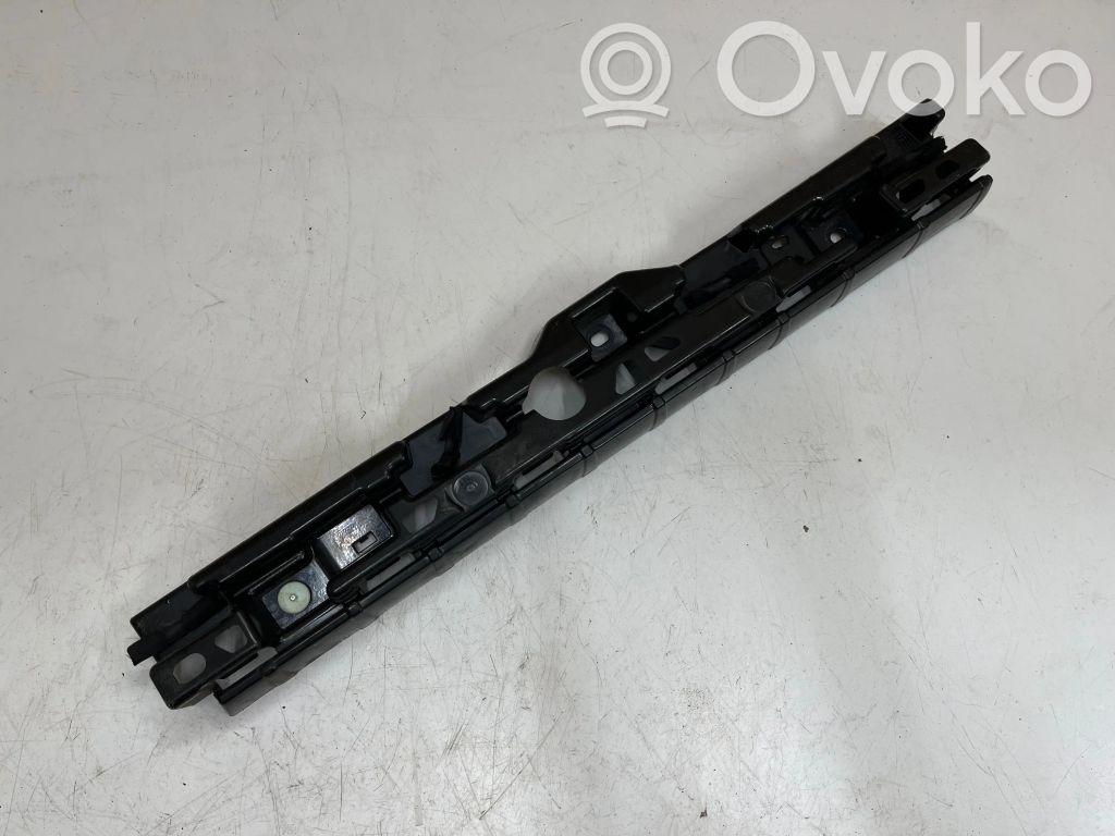 BMW M5 F90 Ślizg listwy progowej 