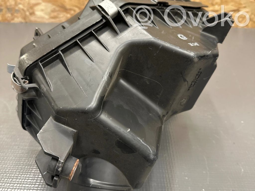 Honda CR-V Air filter box 
