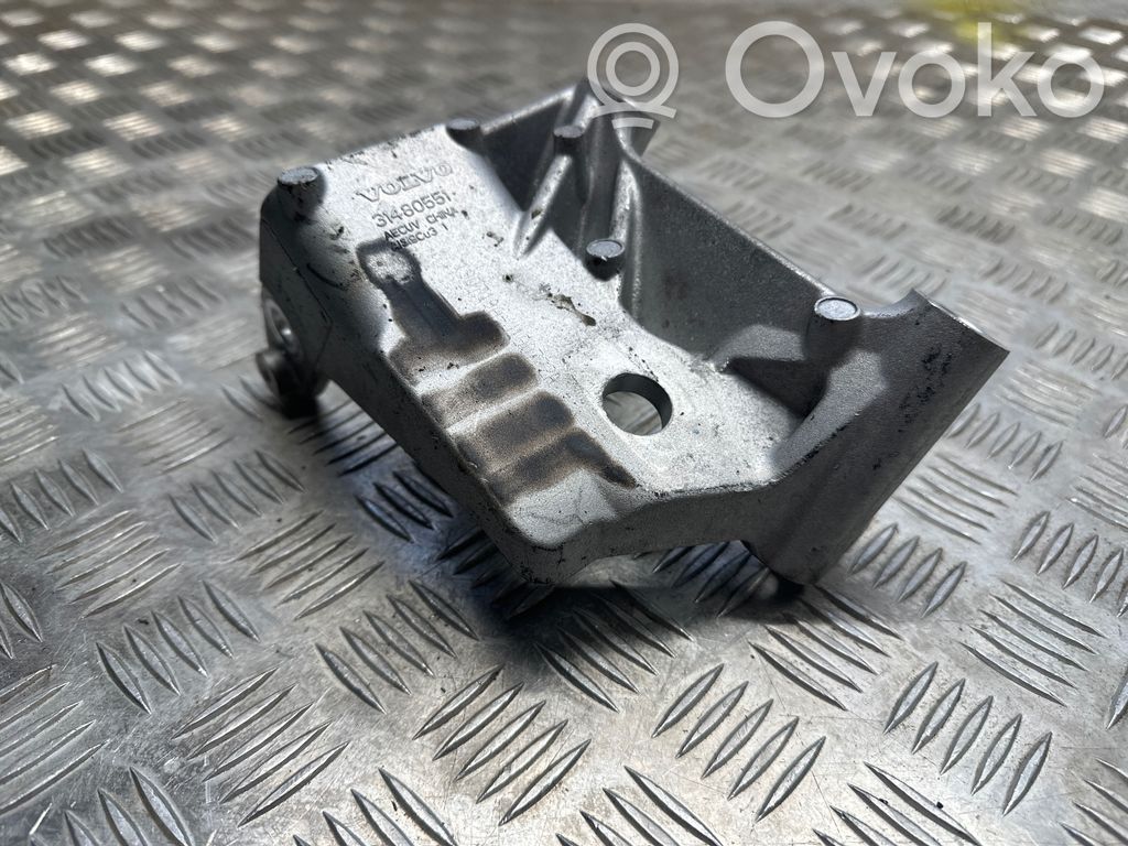 Volvo XC90 Engine mounting bracket 