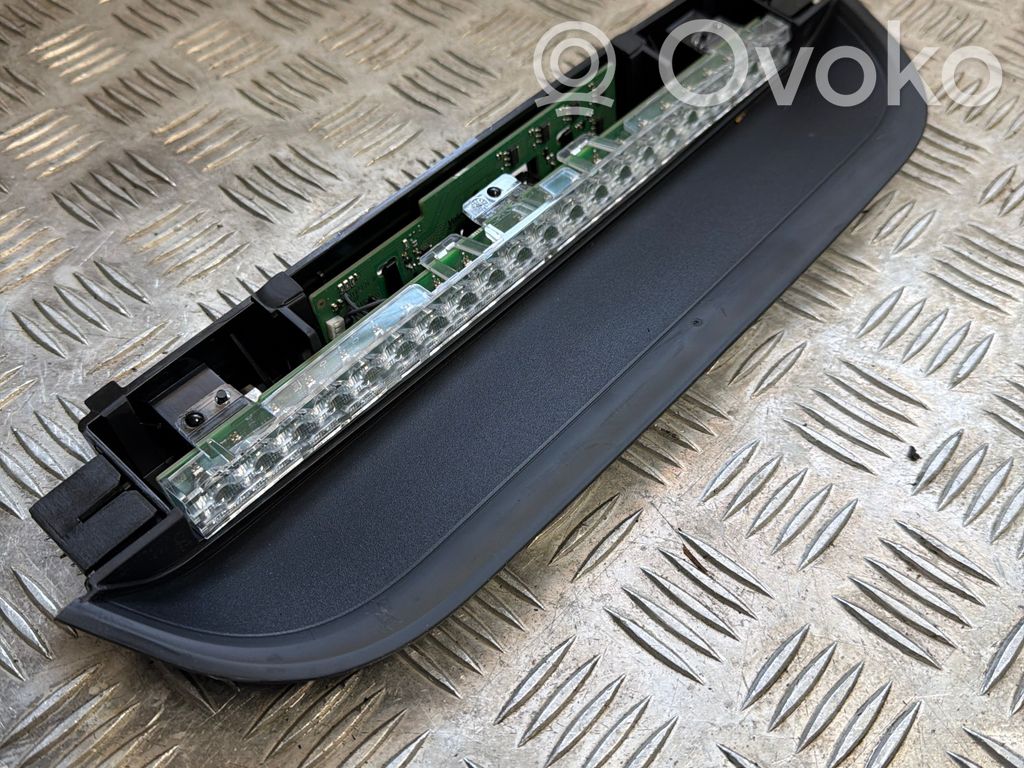 BMW i4 Third/center stoplight 