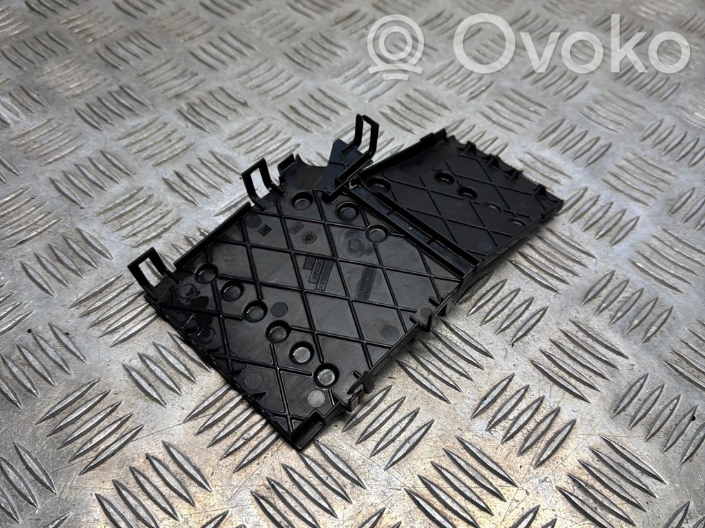 Volvo XC90 Sulakerasian kansi 