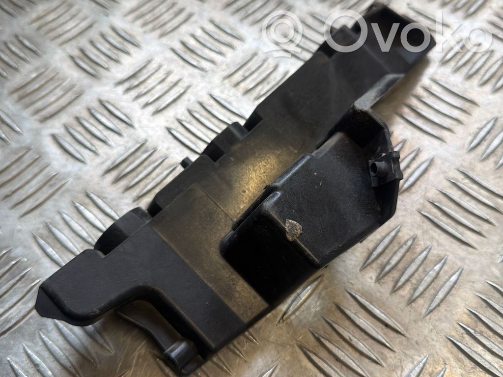Audi Q7 4M Front bumper mounting bracket 
