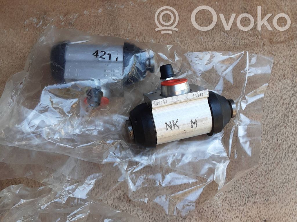 Peugeot 208 I Cilindro de freno trasero 