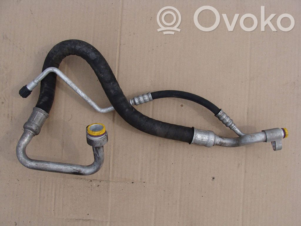Ilmastointilaitteen putki (A/C)   6989309
