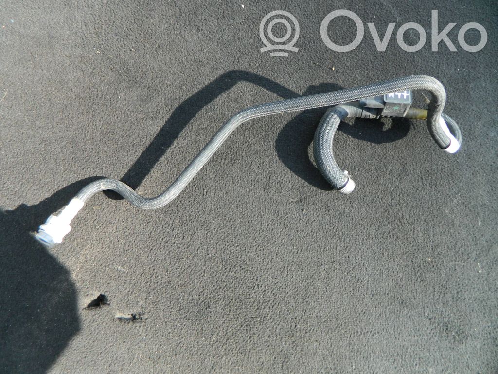 BMW 1 E81 E87 Fuel line pipe 