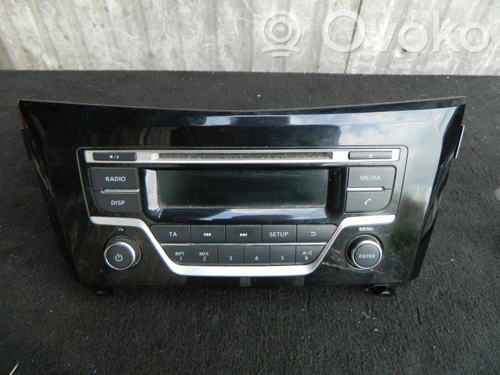 Nissan Qashqai Panel / Radioodtwarzacz CD/DVD/GPS 