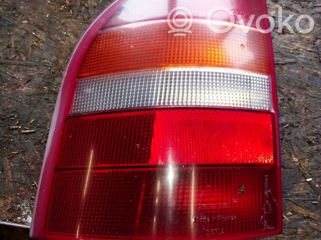 Ford Mondeo MK I Lampă spate în caroserie 