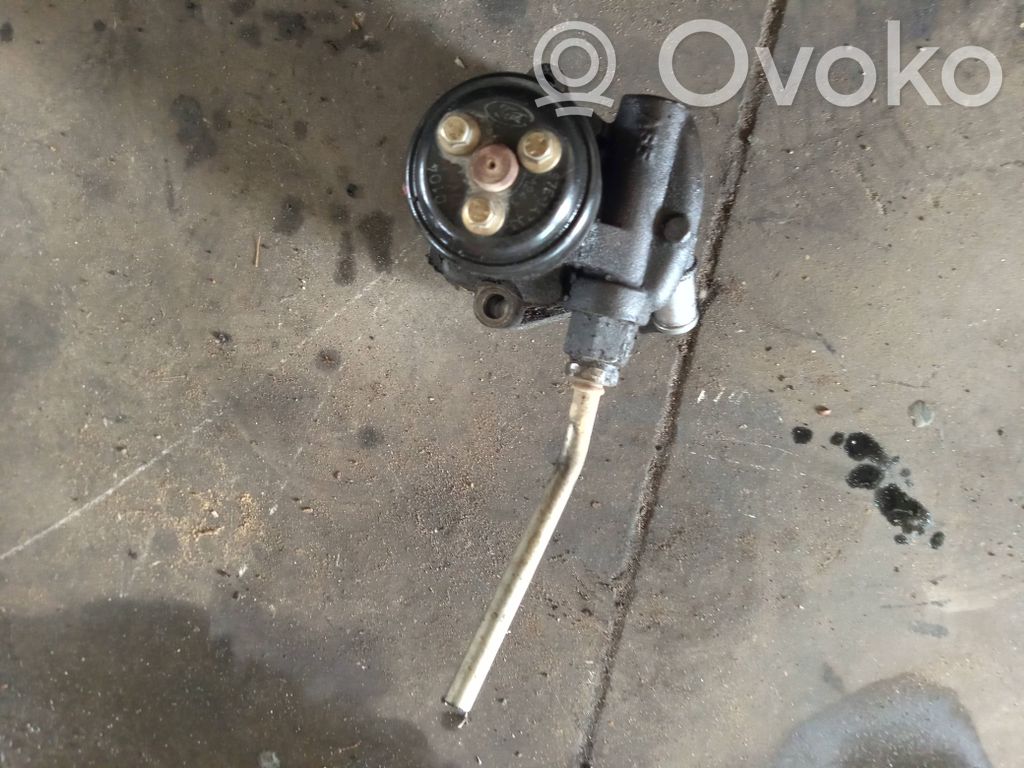 Ford Mondeo Mk III Ohjaustehostimen pumppu 