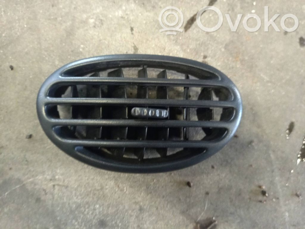 Renault Megane I Centrinės oro grotelės 