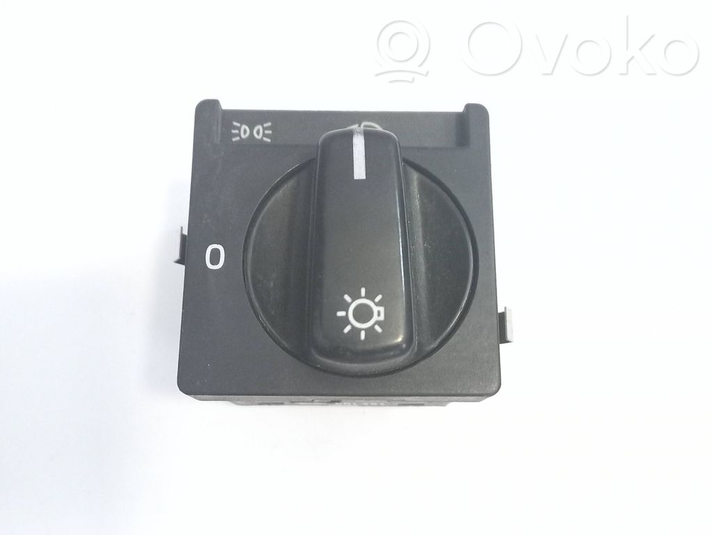 Light switch   1398417,501451
