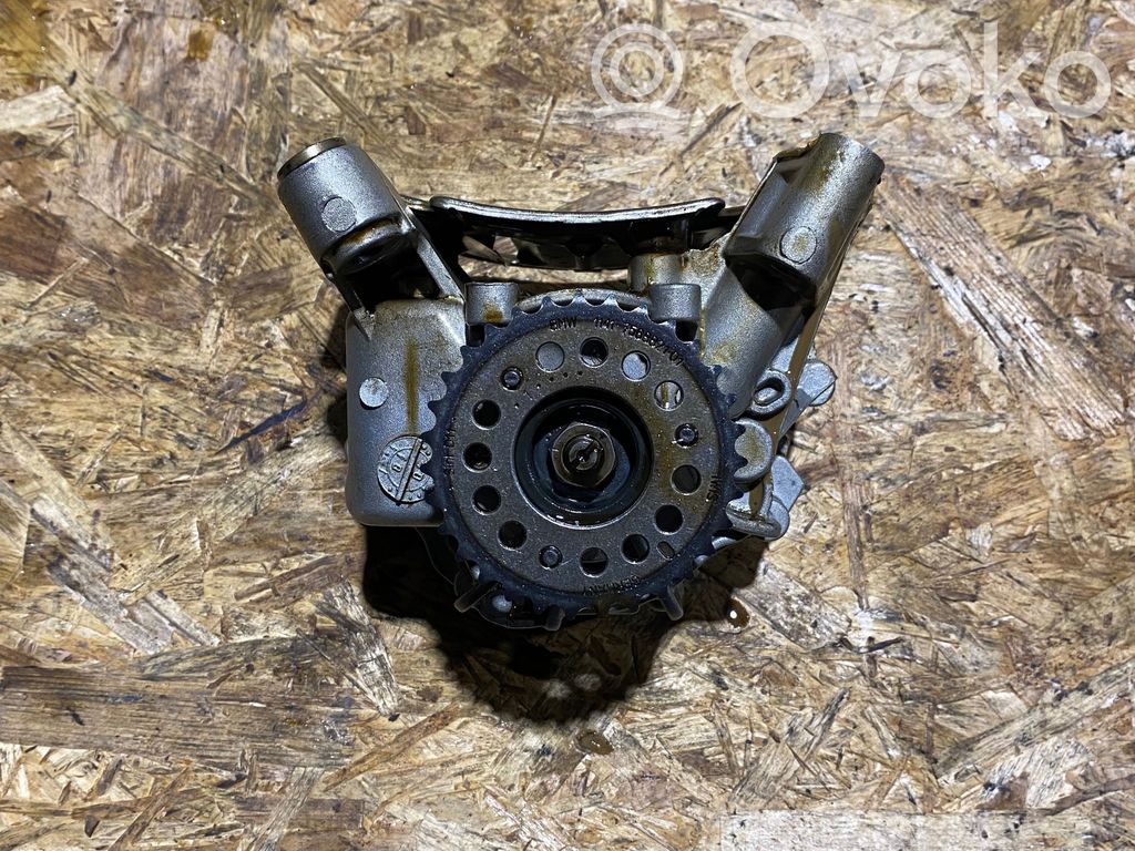 BMW 5 F10 F11 Oil pump 