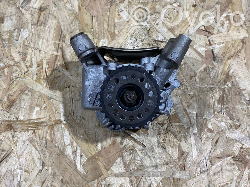 BMW 5 F10 F11 Oil pump 