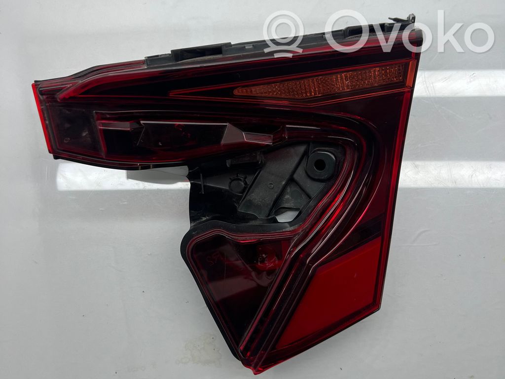 Toyota C-HR I Lampy tylnej klapy bagażnika 