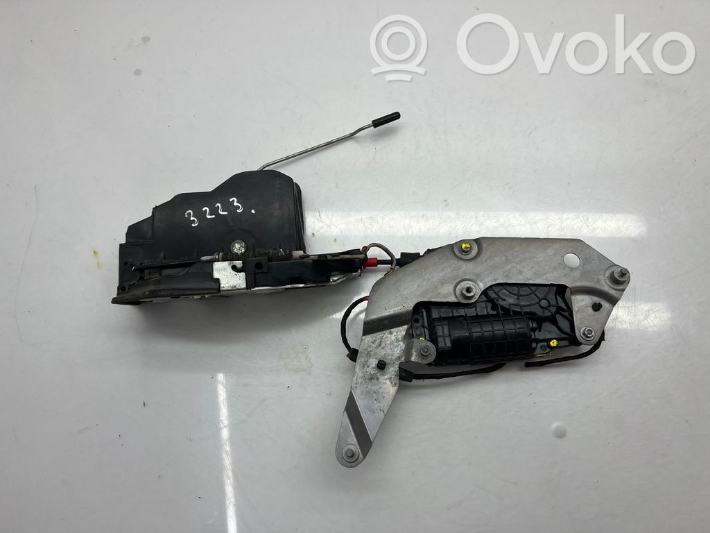 Front door lock   7202156,A053702,4152309008
