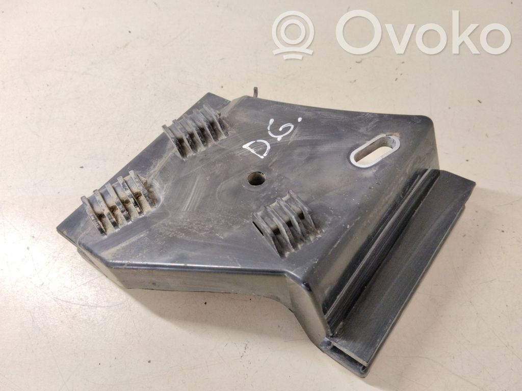 Audi A8 S8 D2 4D Galinis laikiklis bamperio 