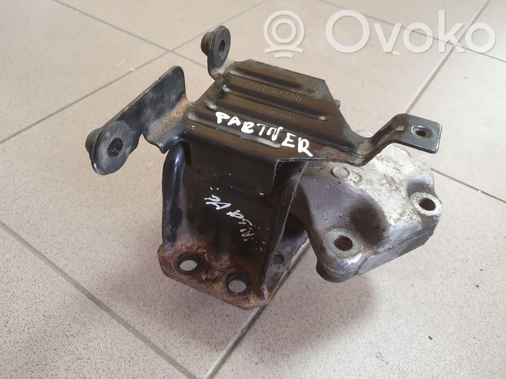 Peugeot Partner Engine mount bracket 
