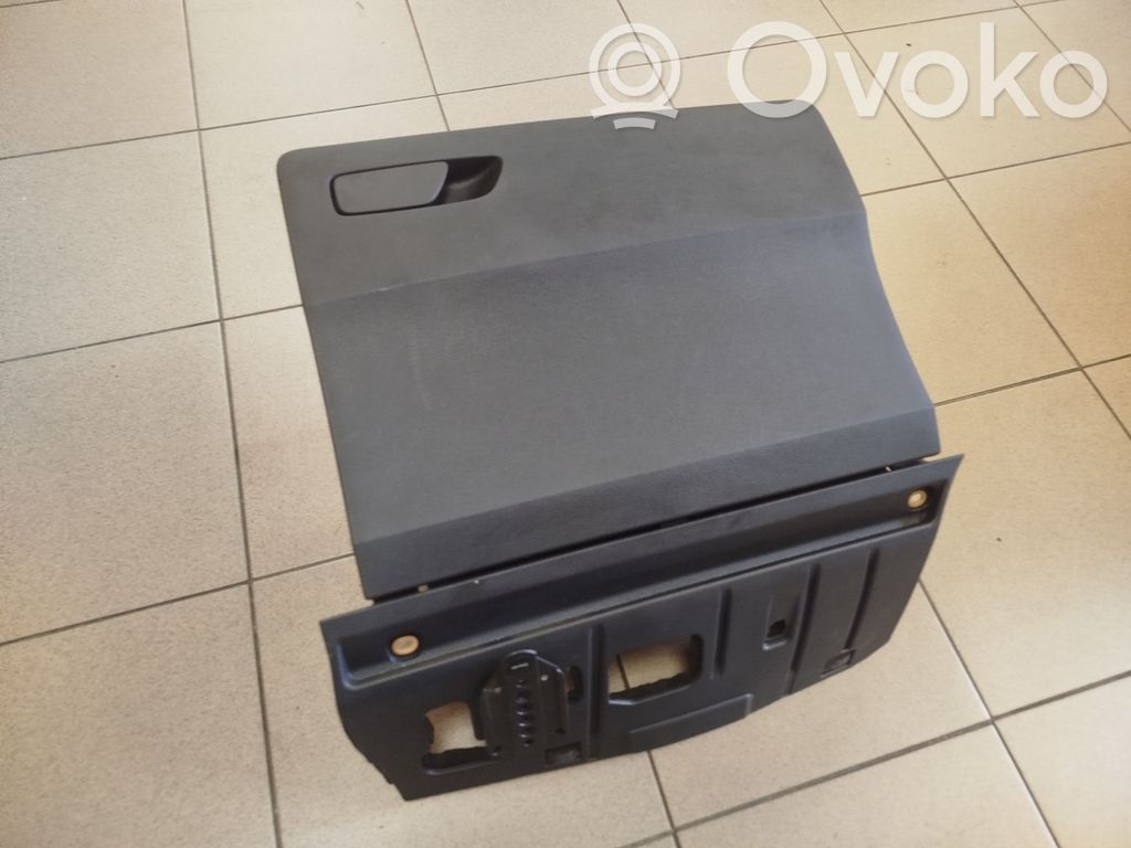 Audi Q2 - Daiktadėžė 