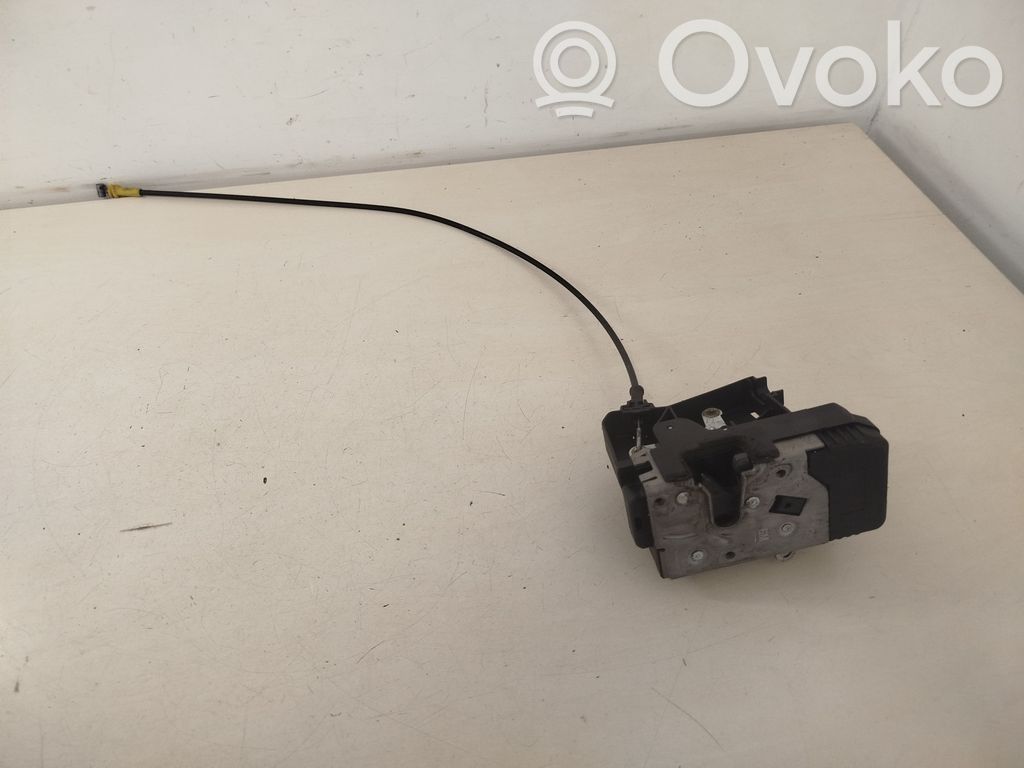 Opel Vivaro Front door lock 
