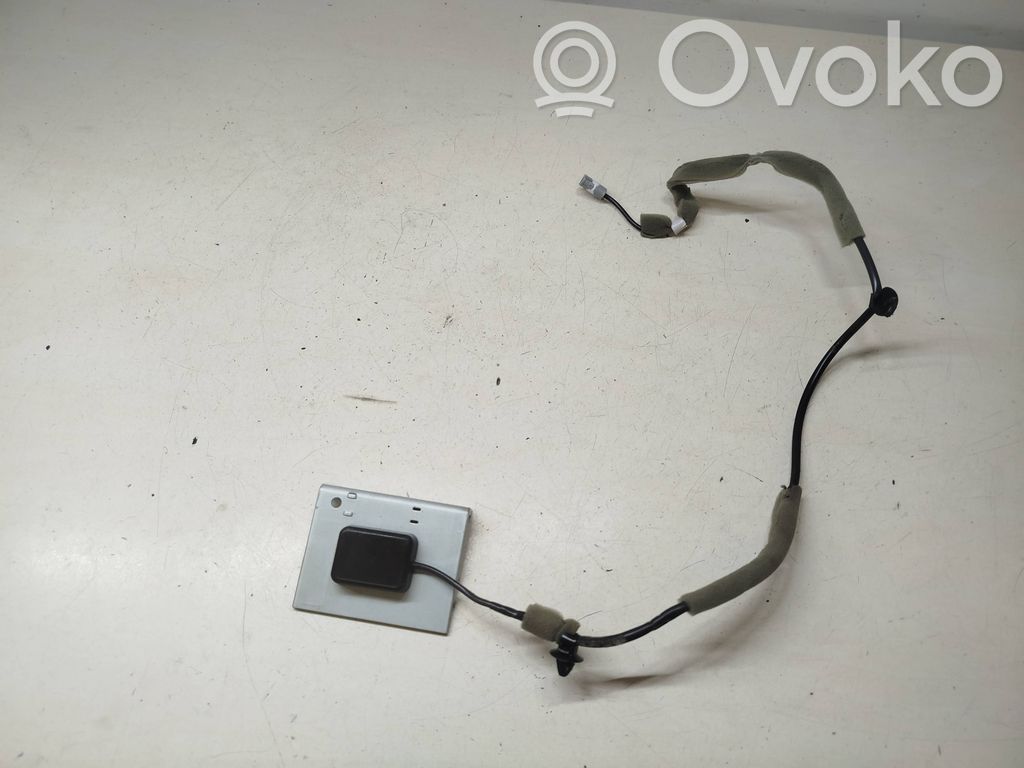 Subaru Outback (BS) Pystyantennivahvistin 