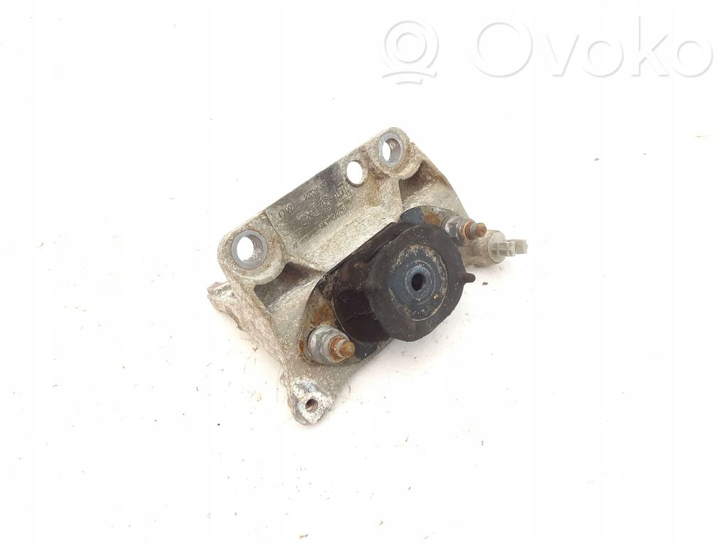 Renault Twingo III Engine mount bracket 