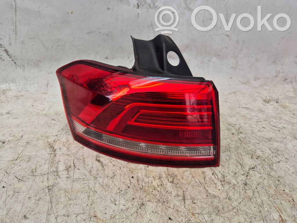 Volkswagen PASSAT B8 Lampa tylna 