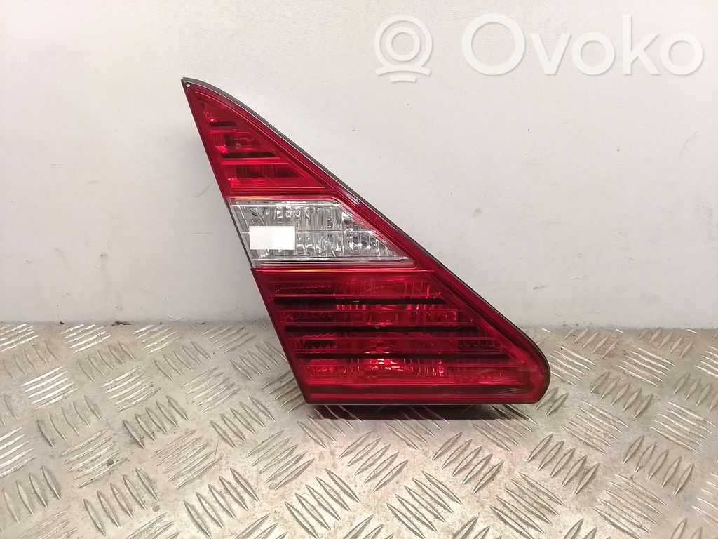 Tailgate rear/tail lights