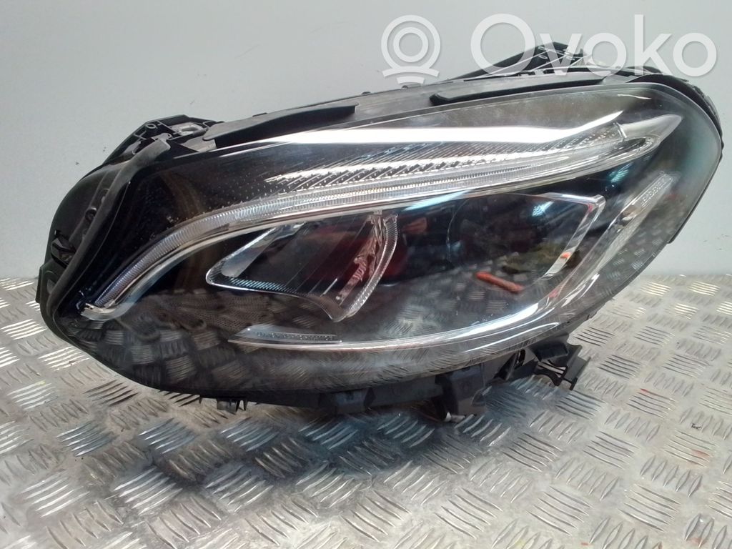 Mercedes-Benz B W246 W242 Lampa przednia 