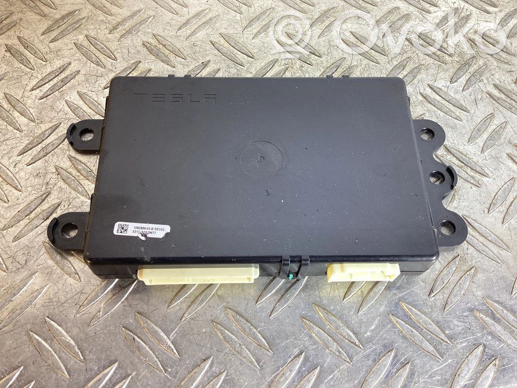 Tesla Model S Air suspension control unit module (rear) 