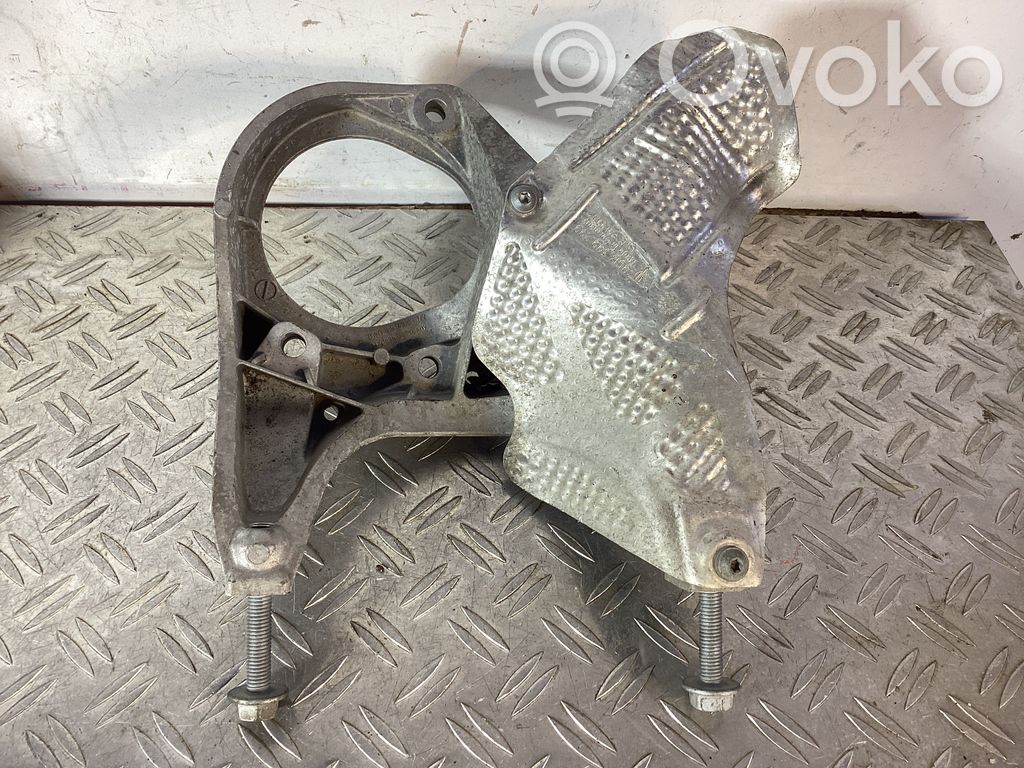 Porsche Macan (95B) Engine mounting bracket 
