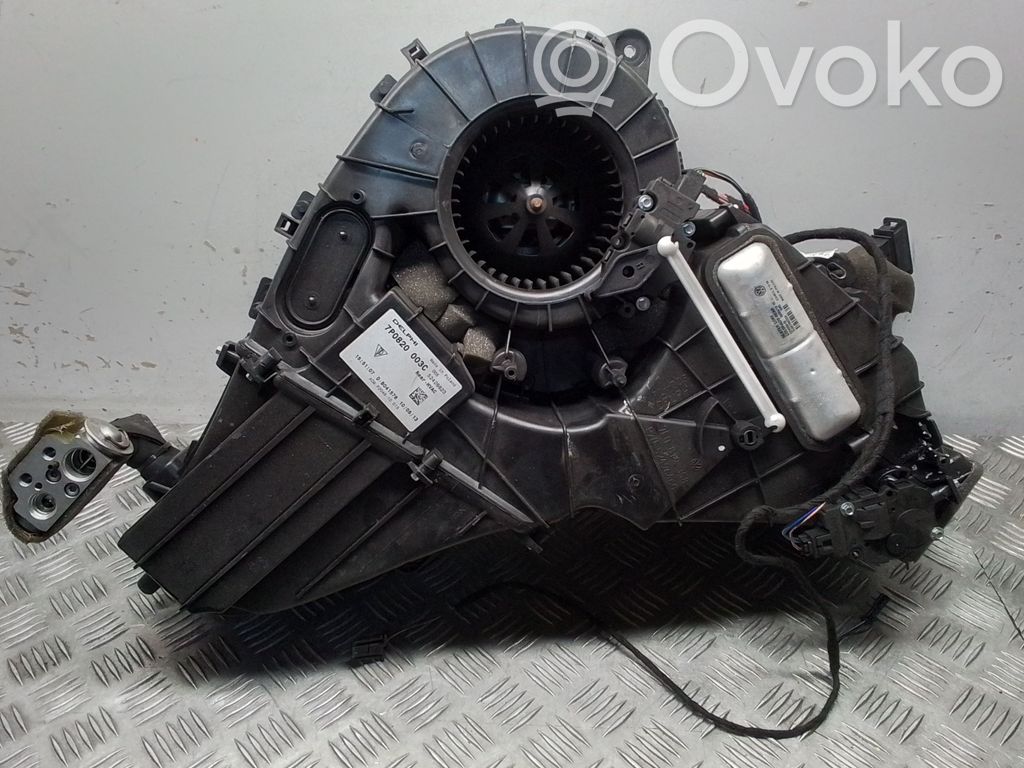 Porsche Cayenne (92A) Salono oro mazgo komplektas 
