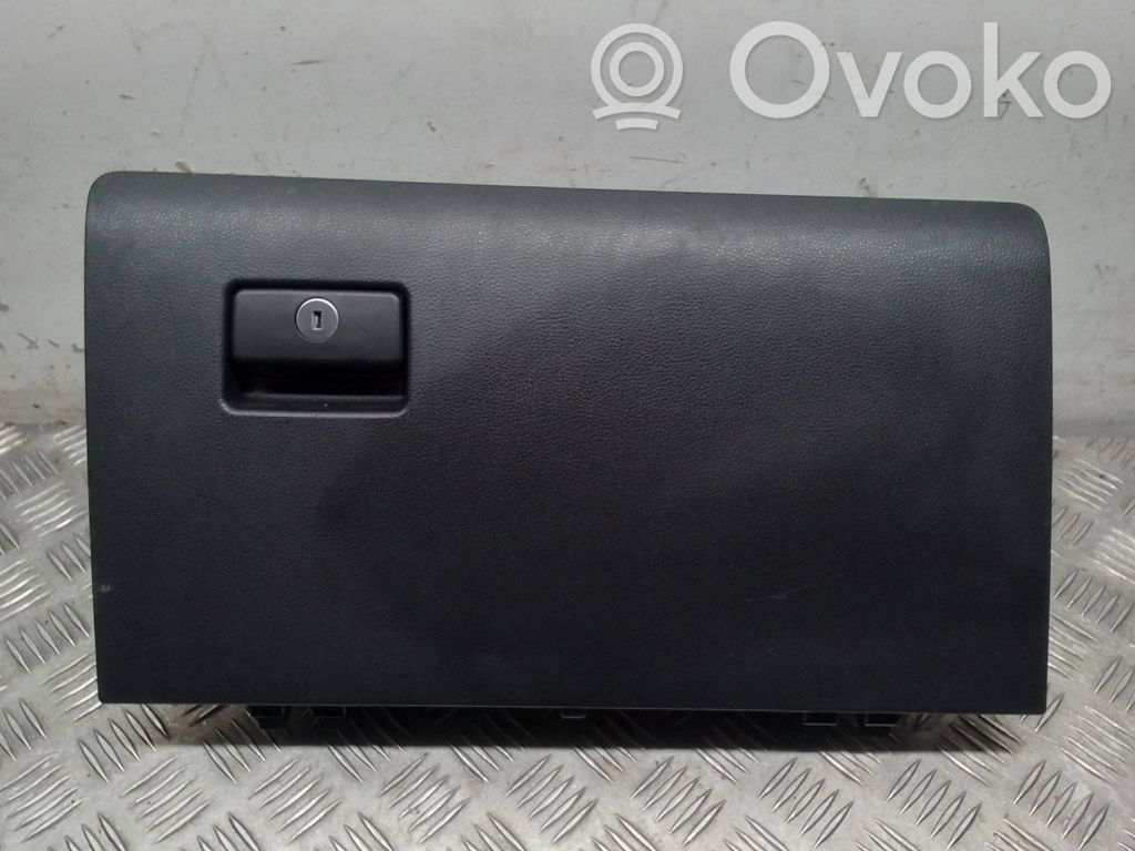 Toyota RAV 4 (XA50) Cutie mănuși 