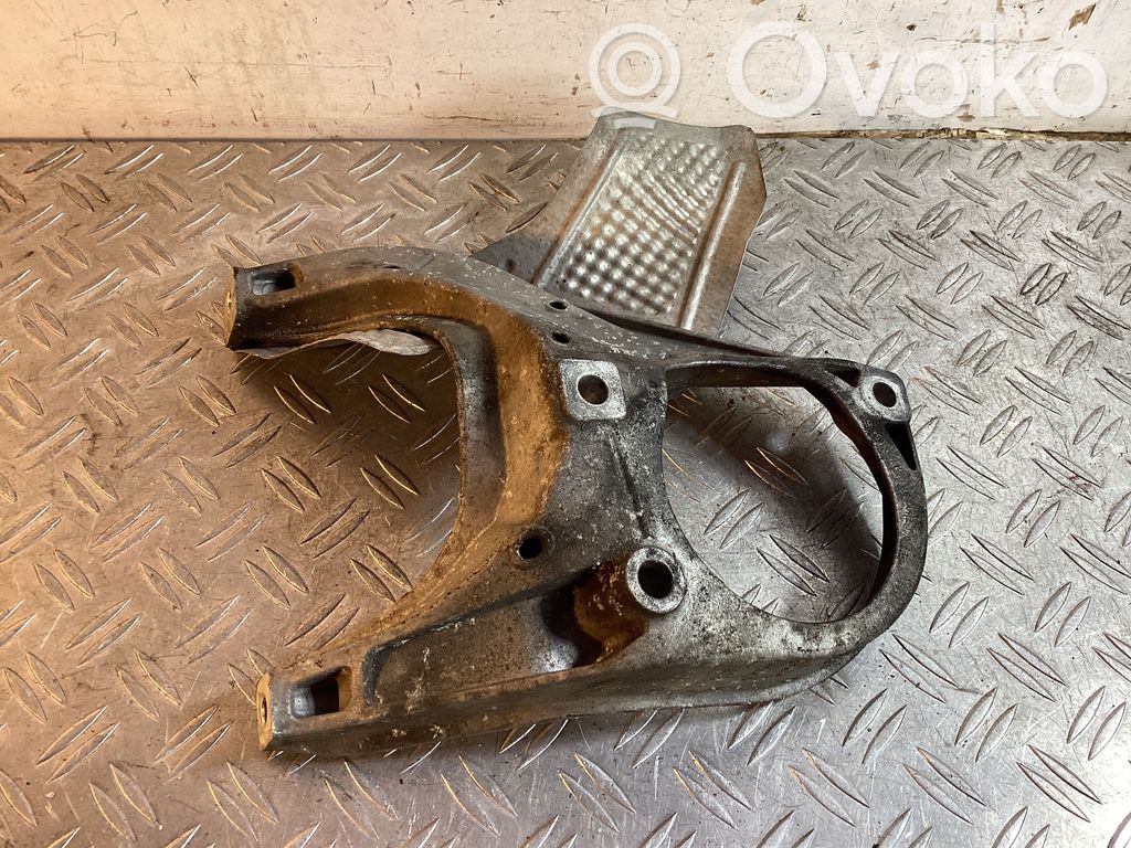 Porsche Macan (95B) Engine mounting bracket 