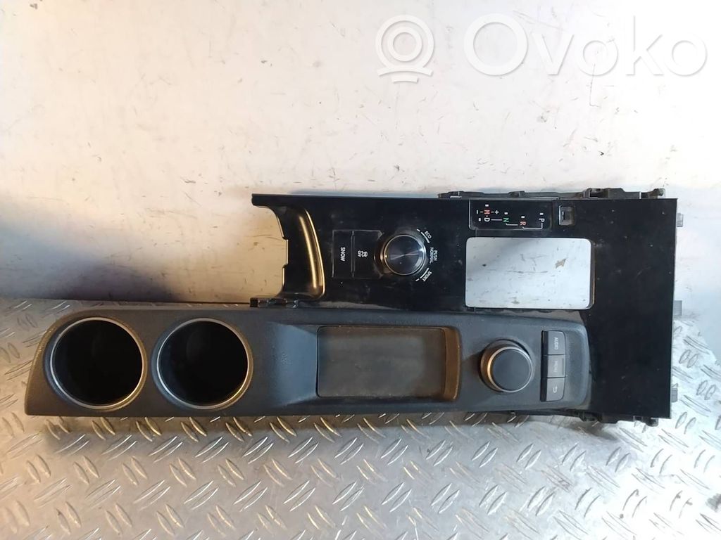 Lexus IS III XE30 Consola central 