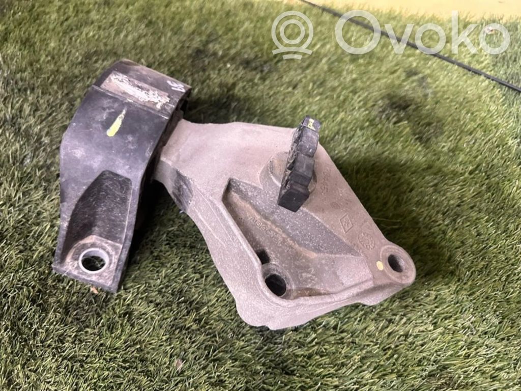 Renault Sandero I Engine mounting bracket 
