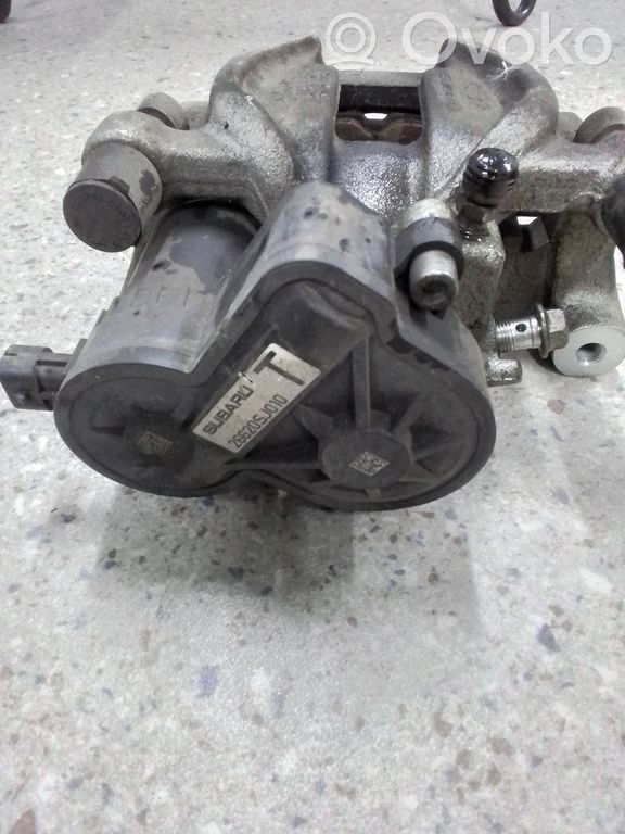 Subaru Forester SK Tylny zacisk hamulcowy 