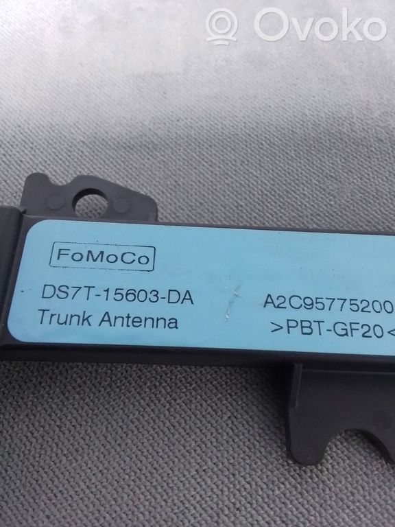 GPS-pystyantenni   DS7T15603DA,A2C95775200