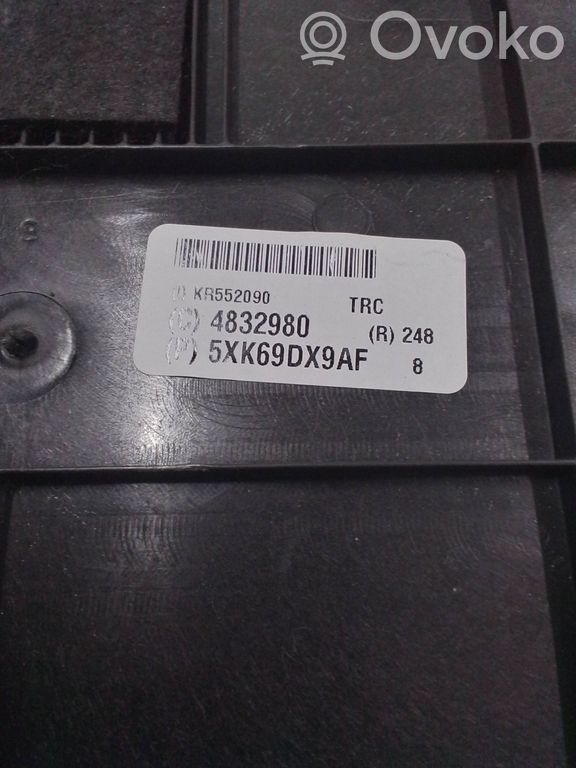Chrysler Pacifica Otros elementos de revestimiento del maletero/compartimento de carga 