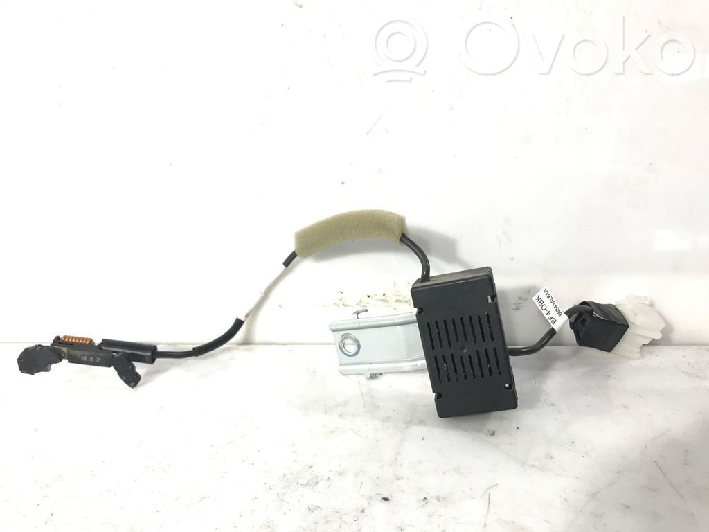 Subaru Outback (BS) Pystyantennivahvistin 