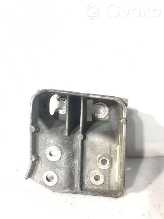 Engine mounting bracket   1904142234