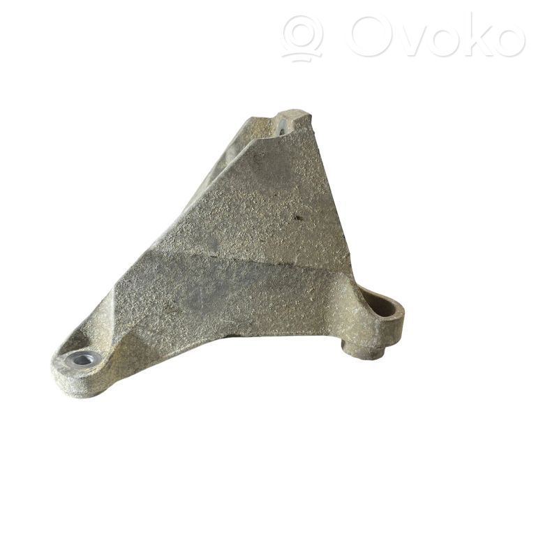 Chevrolet Camaro Engine mounting bracket 