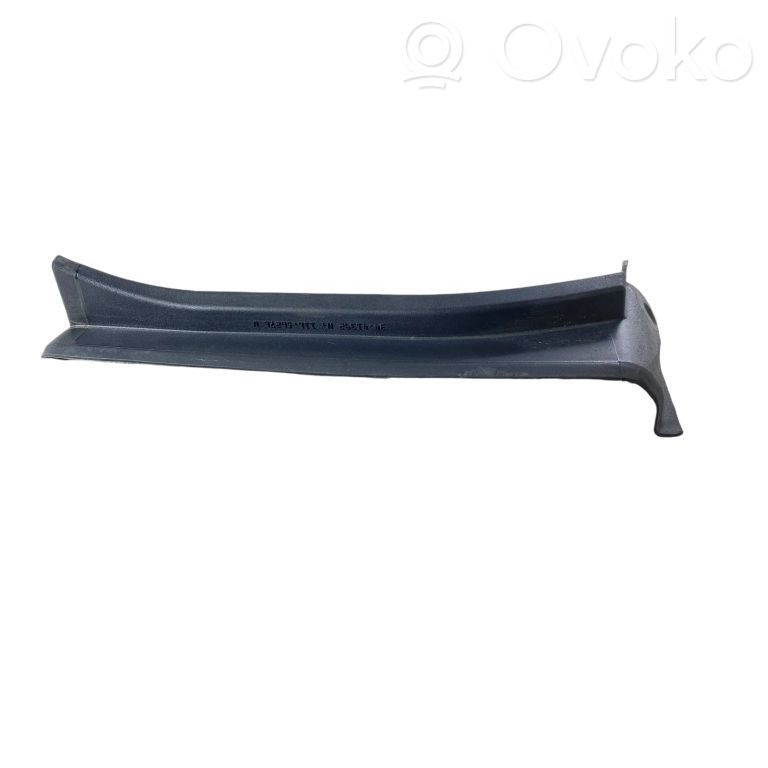 Moulure de garniture de feu arrière / postérieur   M1PB13N552,M1PB13N552AC
