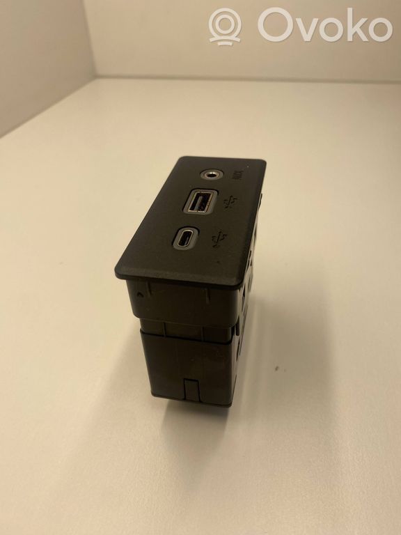 Enchufe conector USB   13529865